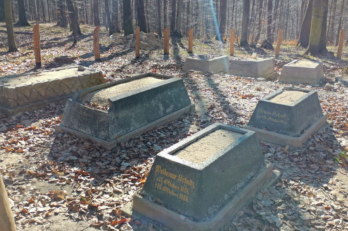 Odnowiony cmentarz poniemiecki